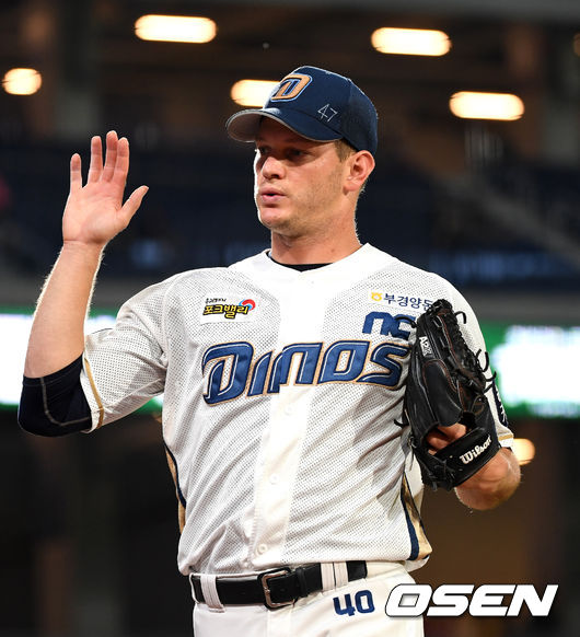 6회초 키움 공격을 무실점으로 막아낸 NC 선발 루친스키가 더그아웃으로 향하고 있다. /dreamer@osen.co.kr