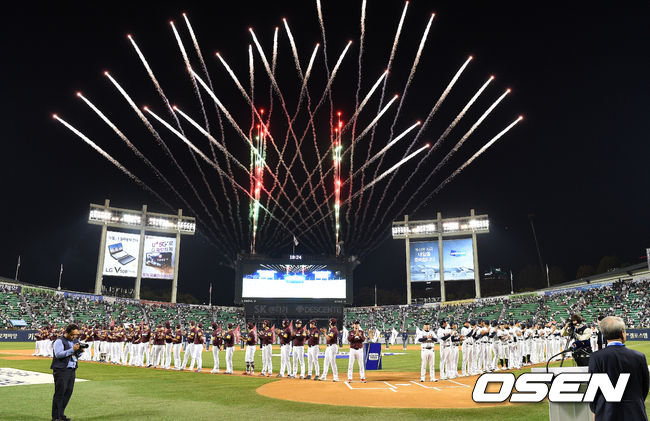 2019 한국시리즈에 앞서 개막 선언과 동시에 불꽃이 터지고 있다. /sunday@osen.co.kr