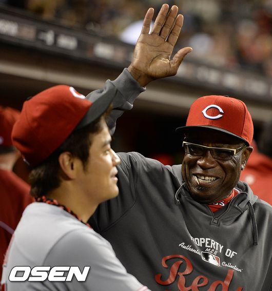 2013년 신시내티 시절 추신수와 함께한 더스티 베이커 전 감독(오른쪽) /sunday@osen.co.kr