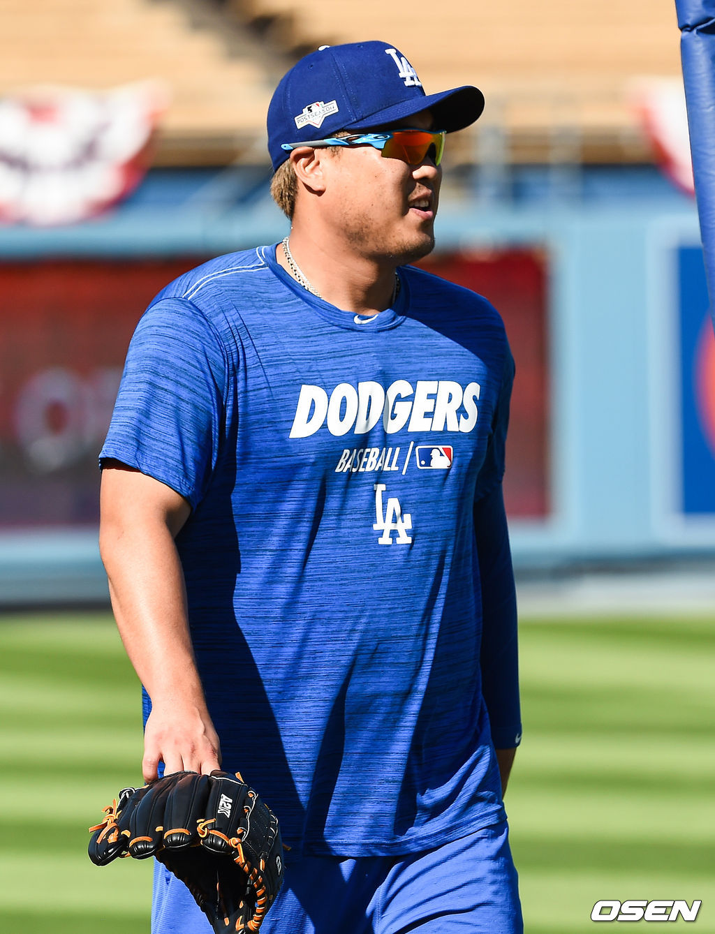 경기에 앞서 류현진이 훈련을 마친뒤 더그아웃으로 빠져나가고 있다. / soul1014@osen.co.kr