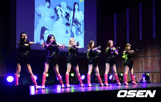 모모랜드가 ‘떰즈업’ 무대를 선보이고 있다. /jpnews@osen.co.kr