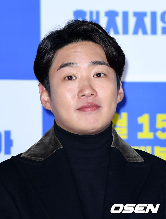 30일 오후 서울 광진구 롯데시네마 건대입구에서 영화 ‘해치지않아’ 언론시사회가 열렸다.  배우 안재홍이 취재진의 질문을 듣고 있다. /sunday@osen.co.kr