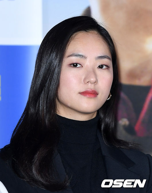 30일 오후 서울 광진구 롯데시네마 건대입구에서 영화 ‘해치지않아’ 언론시사회가 열렸다.  배우 전여빈이 취재진의 질문을 듣고 있다. /sunday@osen.co.kr