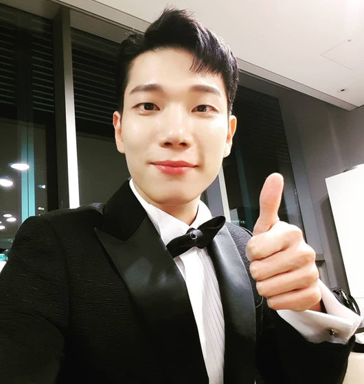 [사진=김경남 SNS] 배우 김경남이 '특별근로감독관 조장풍' 팀의 5관왕을 축하했다.