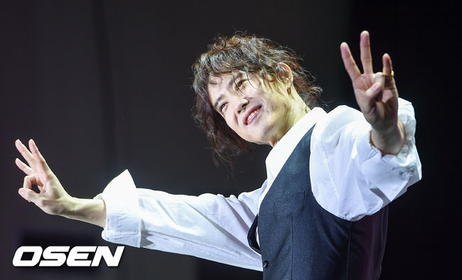 양준일이 포즈를 취하고 있다. . /soul1014@osen.co.kr