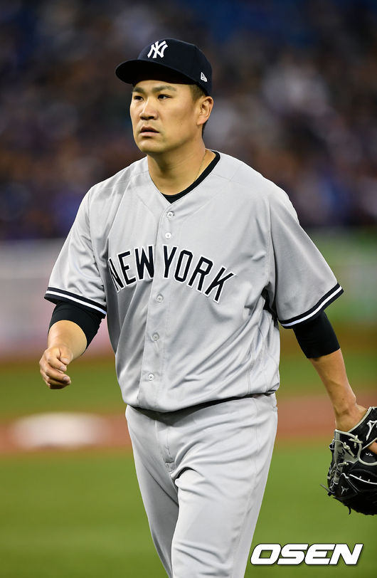 뉴욕 양키스 다나카 마사히로가 이닝을 마치고 더그아웃을 들어가고 있다. / youngrae@osen.co.kr