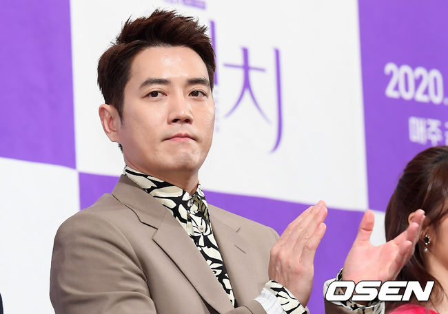 3일 오후 서울 강남구 임피리얼 팰리스 호텔에서 채널A 드라마 '터치' 제작발표회가 열렸다.배우 주상욱이 제작발표회를 마친 후 인사를 하고 있다. /cej@osen.co.kr