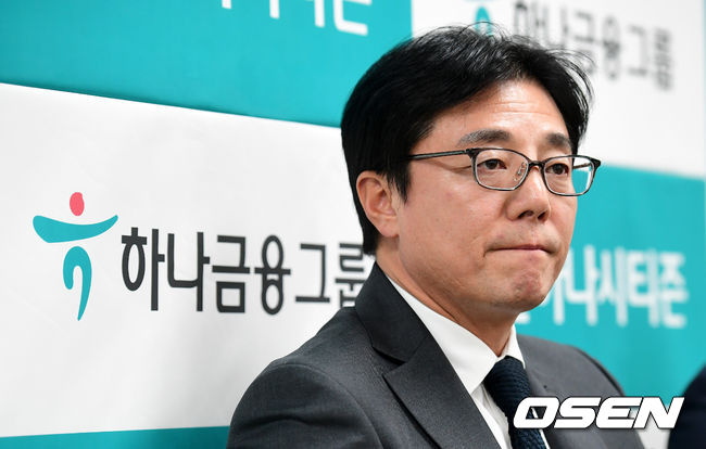 황선홍 감독이 기자회견을 하고 있다. /jpnews@osen.co.kr