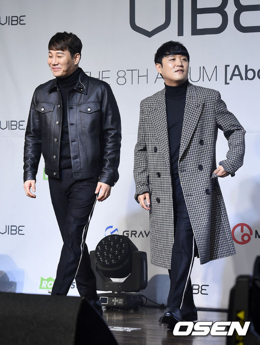 10일 오후 서울 잠원동 더 리버사이드 호텔 콘서트홀에서 열린 바이브 8집 '어바웃 미(About Me)' 발매기념 쇼케이스, 바이브(윤민수, 류재현)이 포토타임을 하고 있다. /jpnews@osen.co.kr