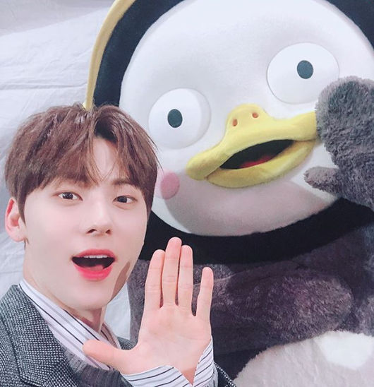 황민현 SNS