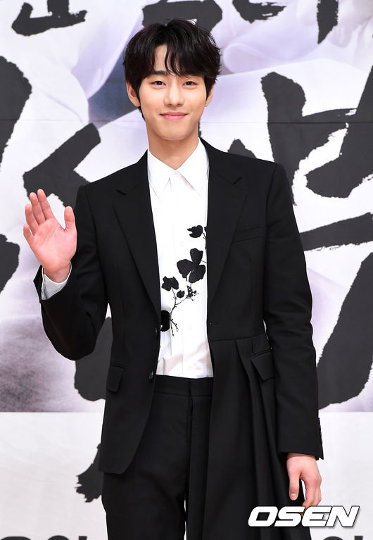 배우 안효섭이 참석해 포토타임을 하고 있다. /dreamer@osen.co.kr