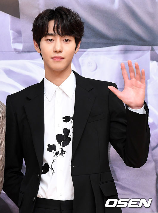 배우 안효섭이 참석해 포토타임을 하고 있다. /dreamer@osen.co.kr