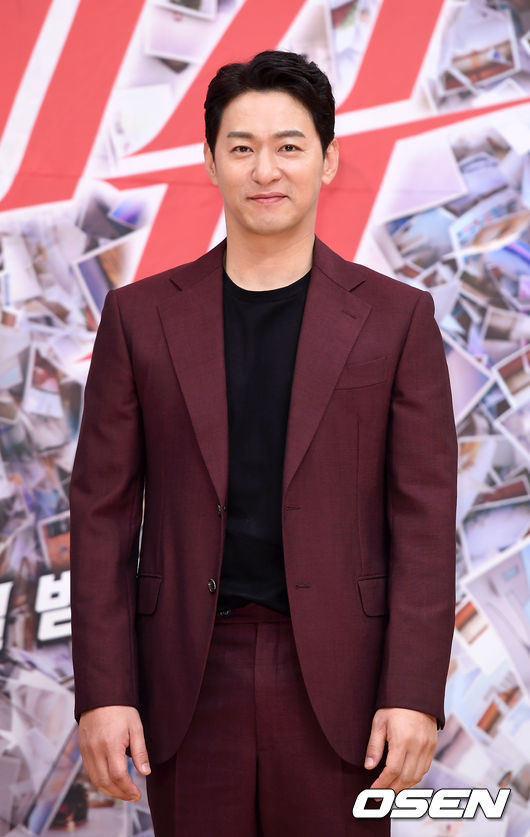 6일 오후 서울 목동SBS에서 SBS 수목드라마 '빅이슈' 제작발표회가 열렸다.배우 주진모가 포토타임을 갖고 있다./sunday@osen.co.kr