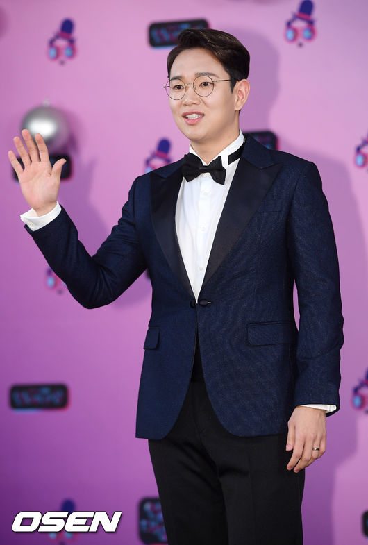 장성규가 포토월로 입장하며 포즈를 취하고 있다./ rumi@osen.co.kr