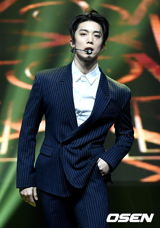 SF9 휘영을 비롯한 멤버들이 타이틀곡 ‘굿 가이’(Good Guy) 무대를 펼치고 있다. /dreamer@osen.co.kr