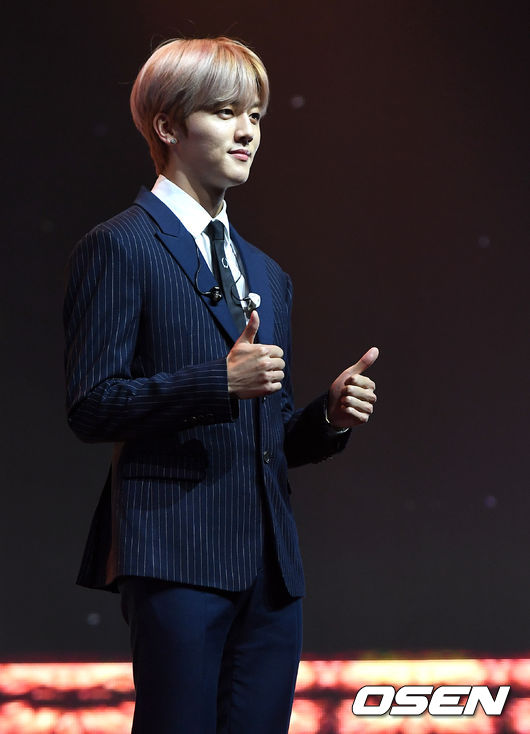 SF9 영빈이 포토타임을 하고 있다. /dreamer@osen.co.kr