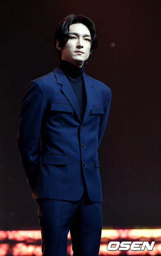 SF9 주호가 포토타임을 하고 있다. /dreamer@osen.co.kr