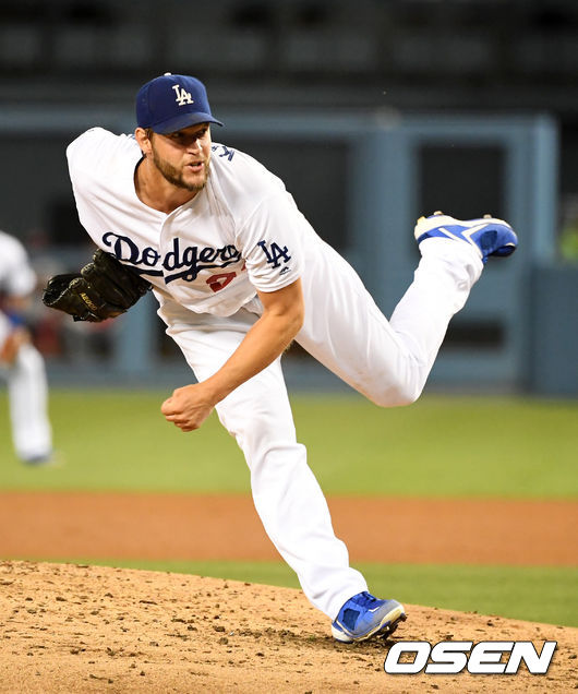 다저스 커쇼가 역투하고 있다./jpnews@osen.co.kr