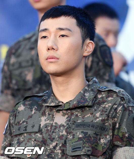 성규가 무대의 한 장면을 시연하고 있다. / eastsea@osen.co.kr