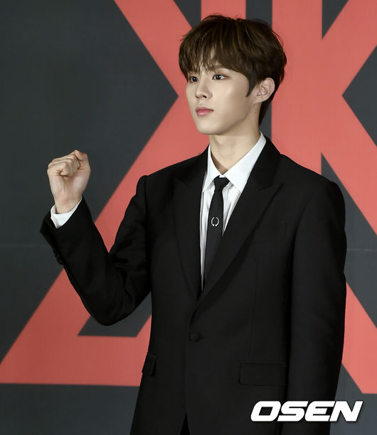 김우석이 포토타임을 하고 있다. /ksl0919@osen.co.kr 