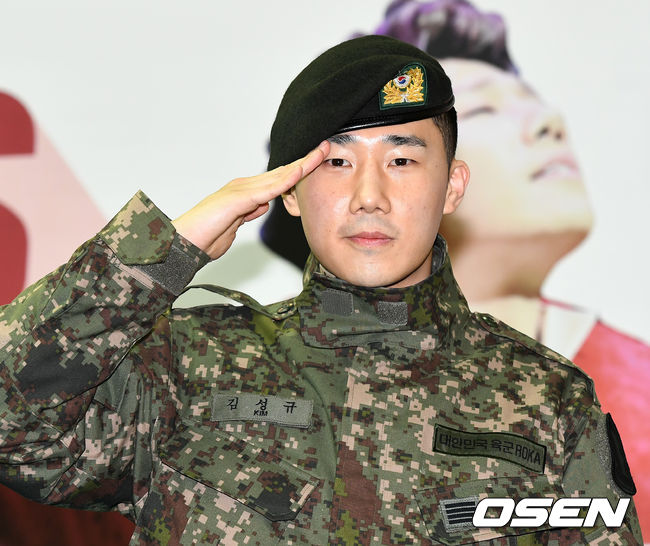 인피니트 성규가 팬들과 취재진을 향해 인사하고 있다. /dreamer@osen.co.kr