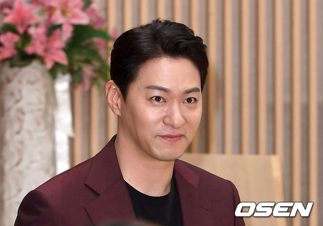 6일 오후 서울 목동SBS에서 SBS 수목드라마 '빅이슈' 제작발표회가 열렸다.배우 주진모가 행사장으로 입장하고 있다./sunday@osen.co.kr