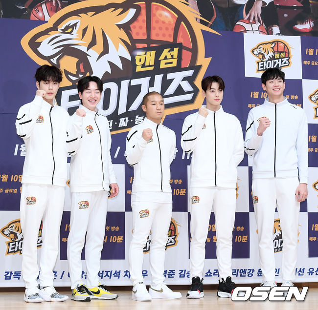 9일 오후 서울 양천구 목동 SBS 에서 SBS 새 예능 ‘진짜 농구, 핸섬타이거즈’ 제작발표회가 열렸다.유선호 이태선 쇼리 차은우 문수인(왼쪽부터)이 포즈를 취하고 있다. /cej@osen.co.kr