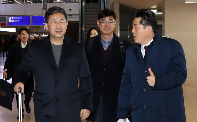 [사진]박양우 문화체육관광부 장관(왼쪽) /문화체육관광부 제공