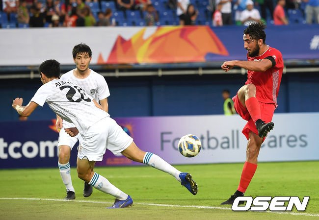 이란의 공격수 사야드마네시.