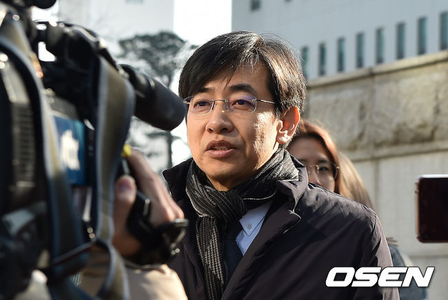 김성준 전 SBS 앵커가 공판을 마친 후 취재진의 질문에 답변을 하고 있다. /cej@osen.co.kr