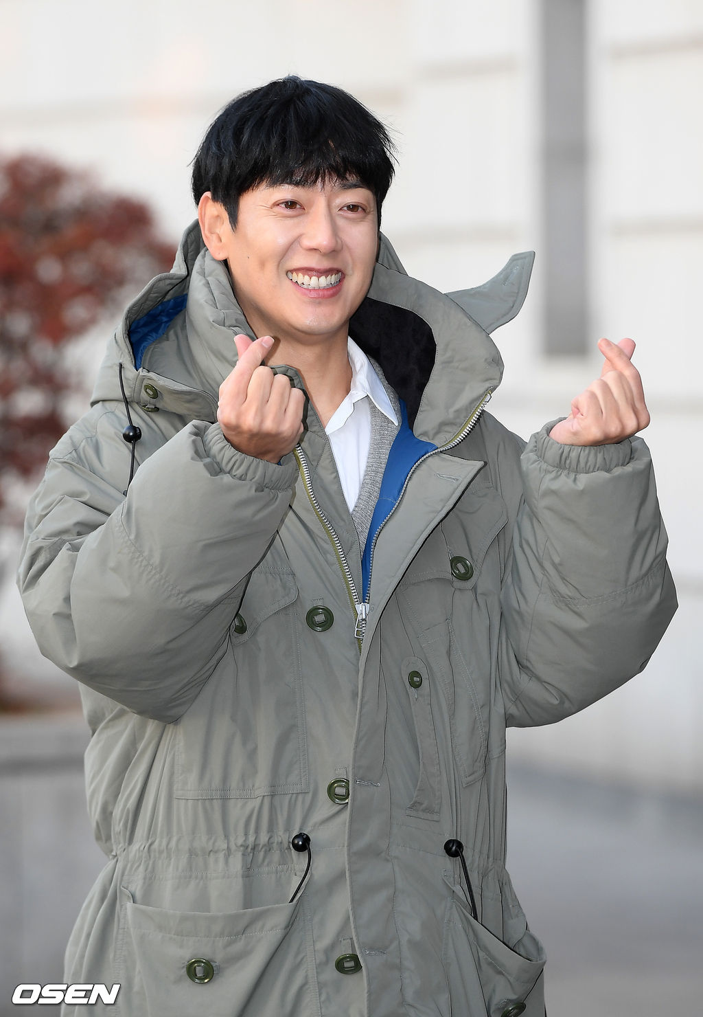 김형준(태사자)이 녹화장으로 이동하며 포즈를 취하고 있다./rumi@osen.co.kr