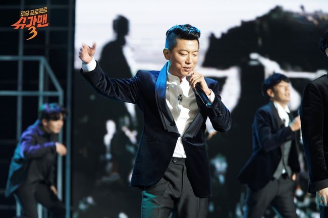 [사진=JTBC 제공] 태사자 이동윤이 애꿎은 병역 도피 논란에 휩싸였다. 사진은 '슈가맨3' 출연 당시 스틸 컷.