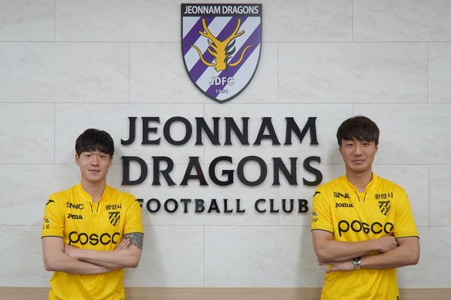 [사진]신성재(왼쪽)와 황기욱 /전남 드래곤즈 제공
