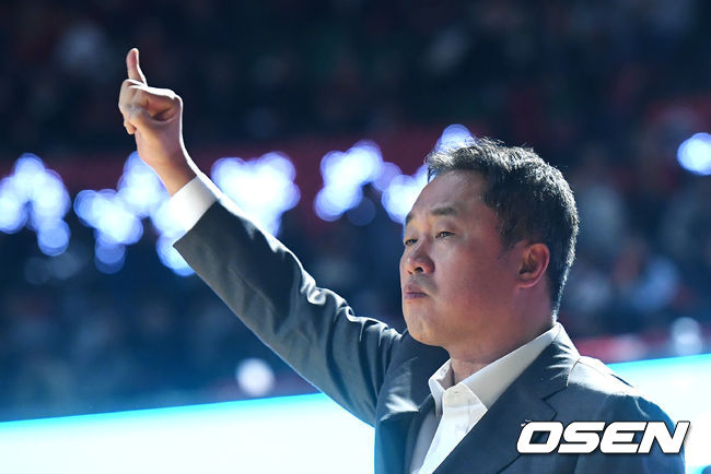 1쿼터 KCC 전창진 감독이 지시를 내리고 있다. /cej@osen.co.kr