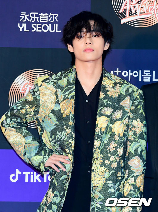 방탄소년단 뷔가 포즈를 취하고 있다.  /jpnews@osen.co.kr