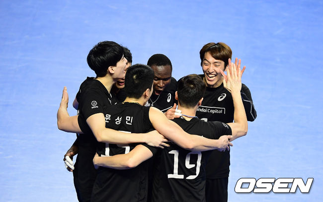 1세트 현대캐피탈이 득점에 성공하며 기뻐하고 있다. /jpnews@osen.co.kr