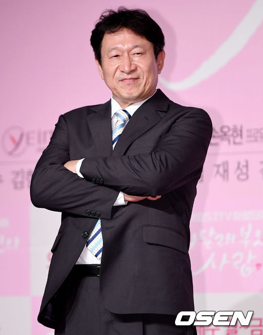 배우 김응수가 '스탠드업'을 통해 스탠드업 코미디에 도전한다. OSEN DB