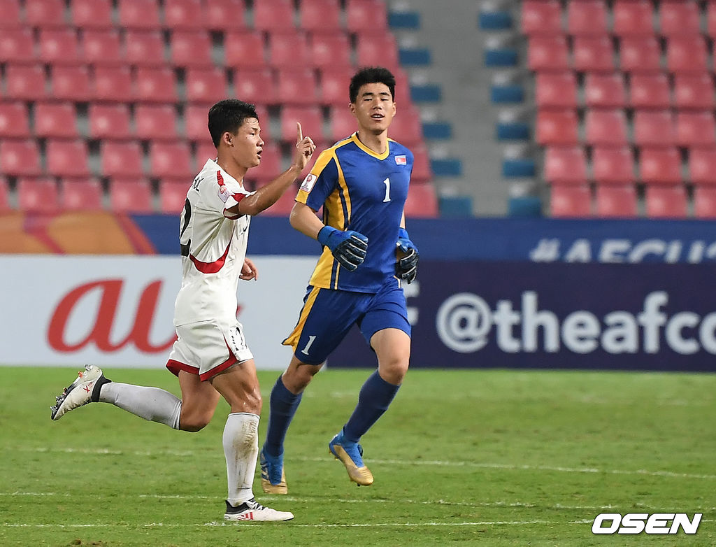 전반 북한 강국철이 동점골을 넣은 뒤 기뻐하고 있다. /youngrae@osen.co.kr
