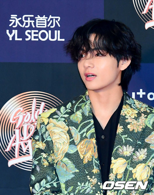 방탄소년단 뷔가 포즈를 취하고 있다.  /jpnews@osen.co.kr