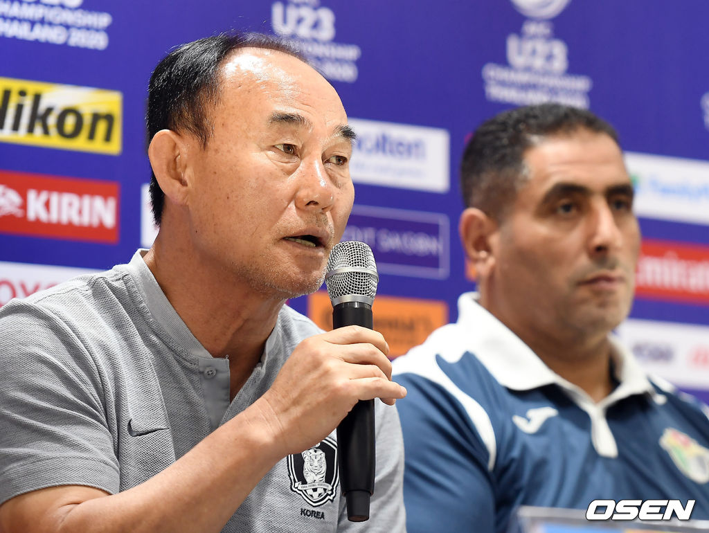김학범 감독이 질문에 답변하고 있다. /youngrae@osen.co.kr