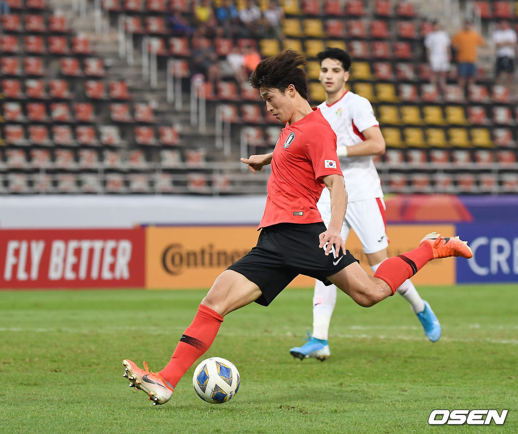 조규성이 슈팅을 하고 있다. /youngrae@osen.co.kr