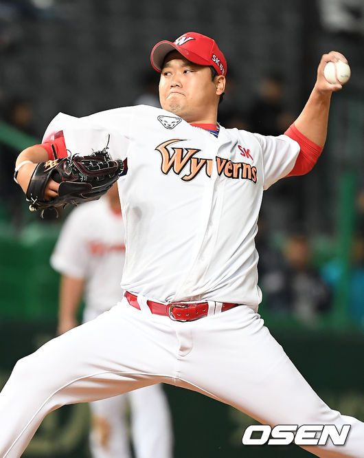 8회초 SK 김태훈이 역투하고 있다. /youngrae@osen.co.kr