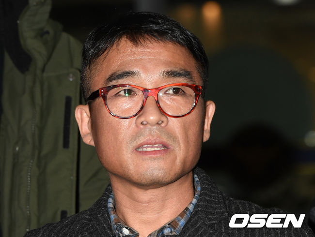 가수 김건모가 인터뷰를 하고 있다./sunday@osen.co.kr