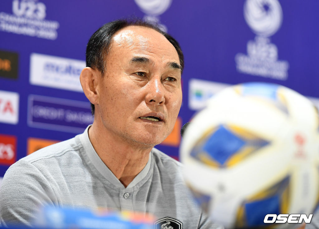 김학범 감독이 질문에 답변하고 있다. /youngrae@osen.co.kr