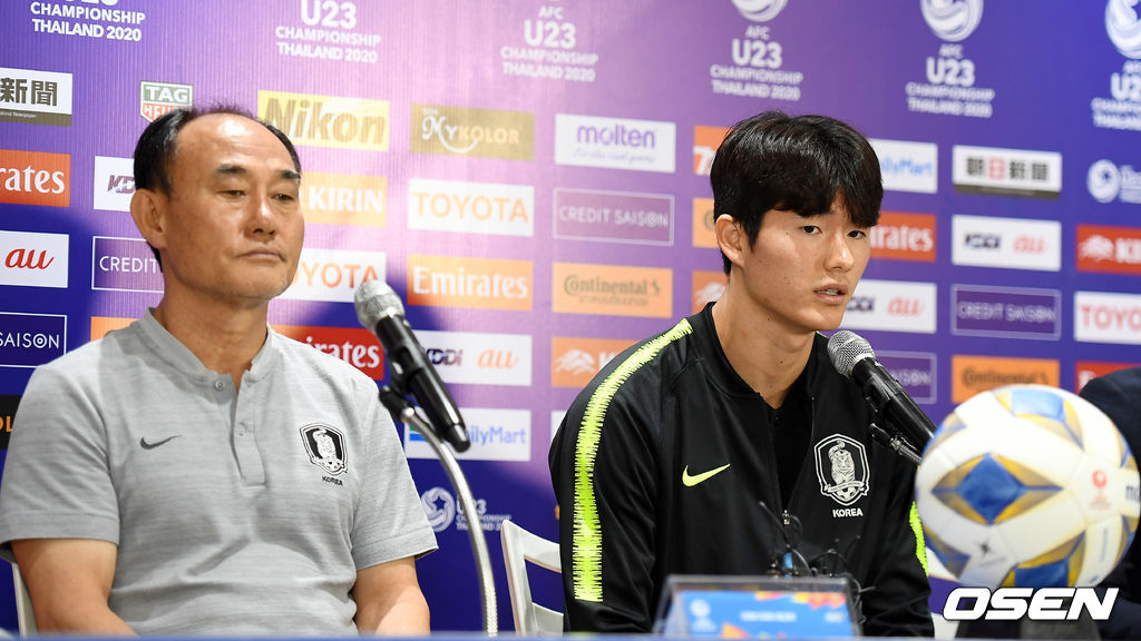 김학범 감독과 이상민이 질문에 답변하고 있다. /youngrae@osen.co.kr