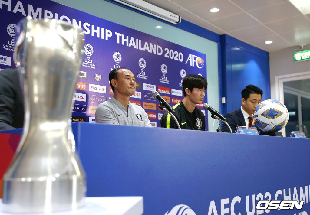 김학범 감독과 이상민이 질문에 답변하고 있다. /youngrae@osen.co.kr