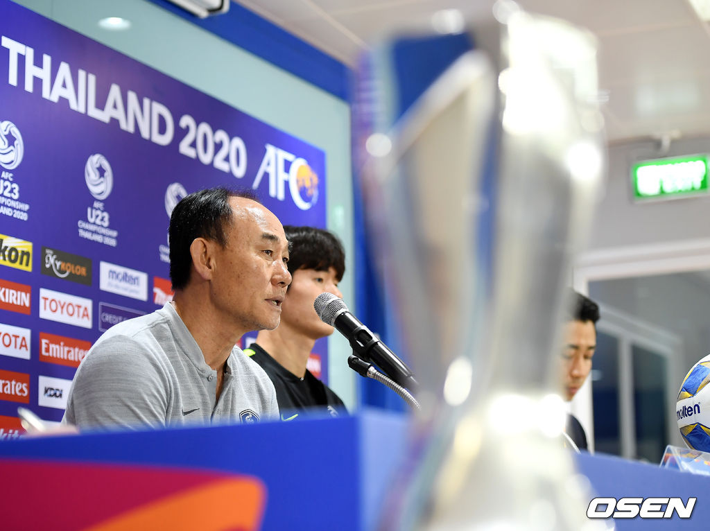 김학범 감독과 이상민이 질문에 답변하고 있다. /youngrae@osen.co.kr