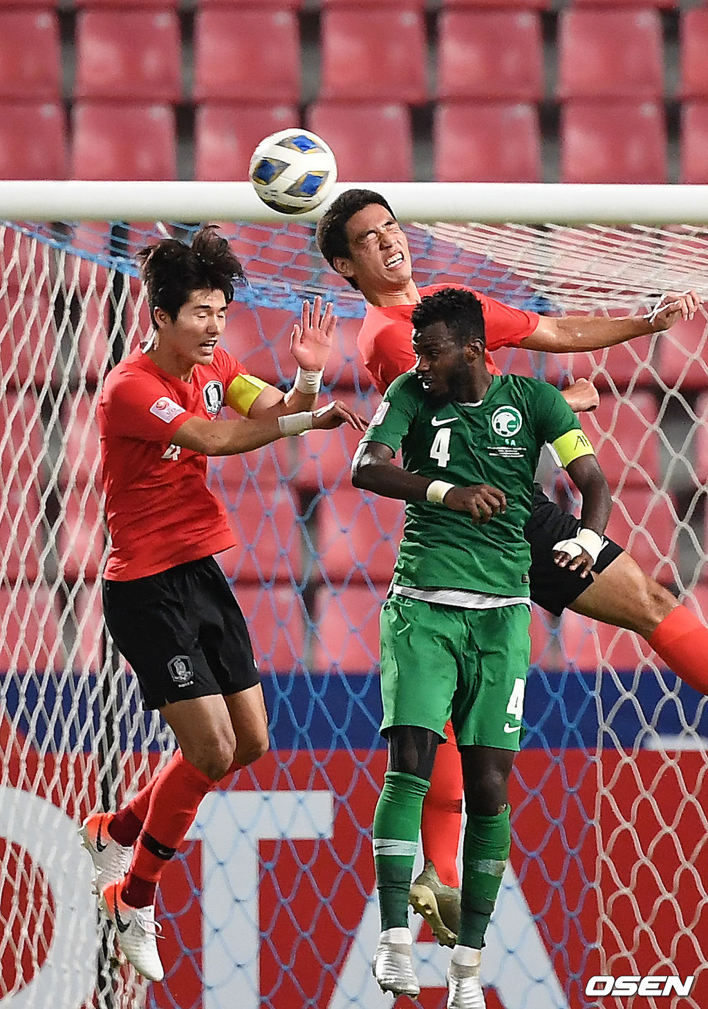 오세훈이 헤딩을 하고 있다. /youngrae@osen.co.kr