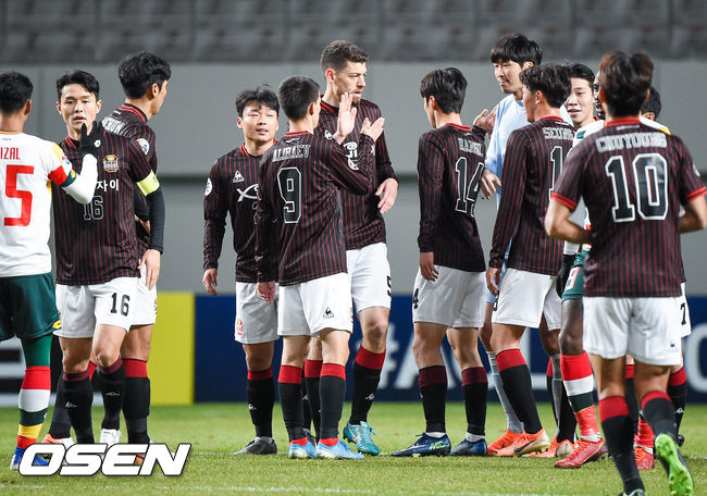 경기종료 후 FC서울 선수들이 승리의 기쁨을 나누고 있다. / soul1014@osen.co.kr
