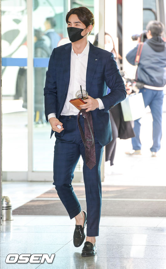 오재원이 출국장으로 이동하고 있다./ soul1014@osen.co.kr